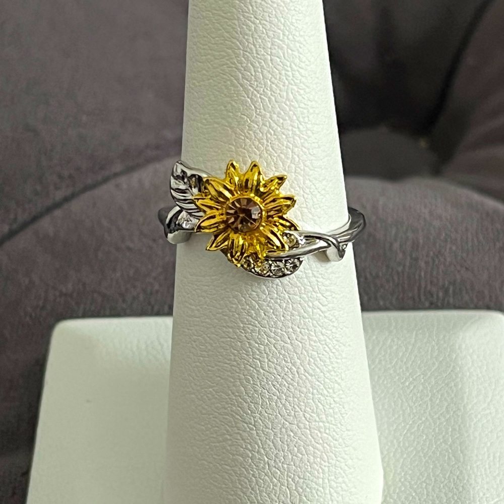 Sterling silver 🌻 ring - Picture 1 of 6